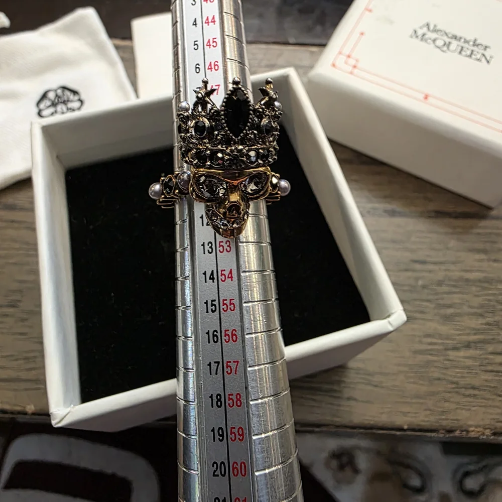 Rare Alexander McQueen Gold Skull Ring - Picture 10 of 10